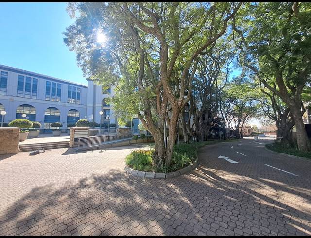 1,575M² OFFICE TO LET IN ILLOVO